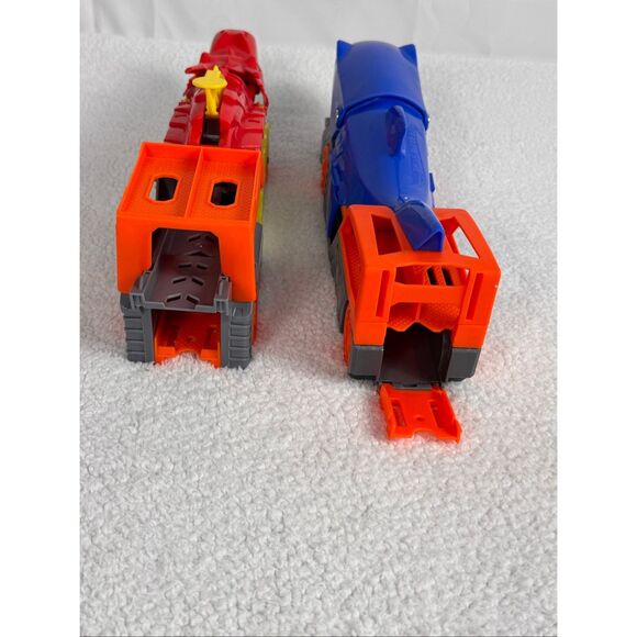 Hot Wheels Dragon Launch & Shark Chomp Transporters With 5 Cars - Picture 6 of 9
